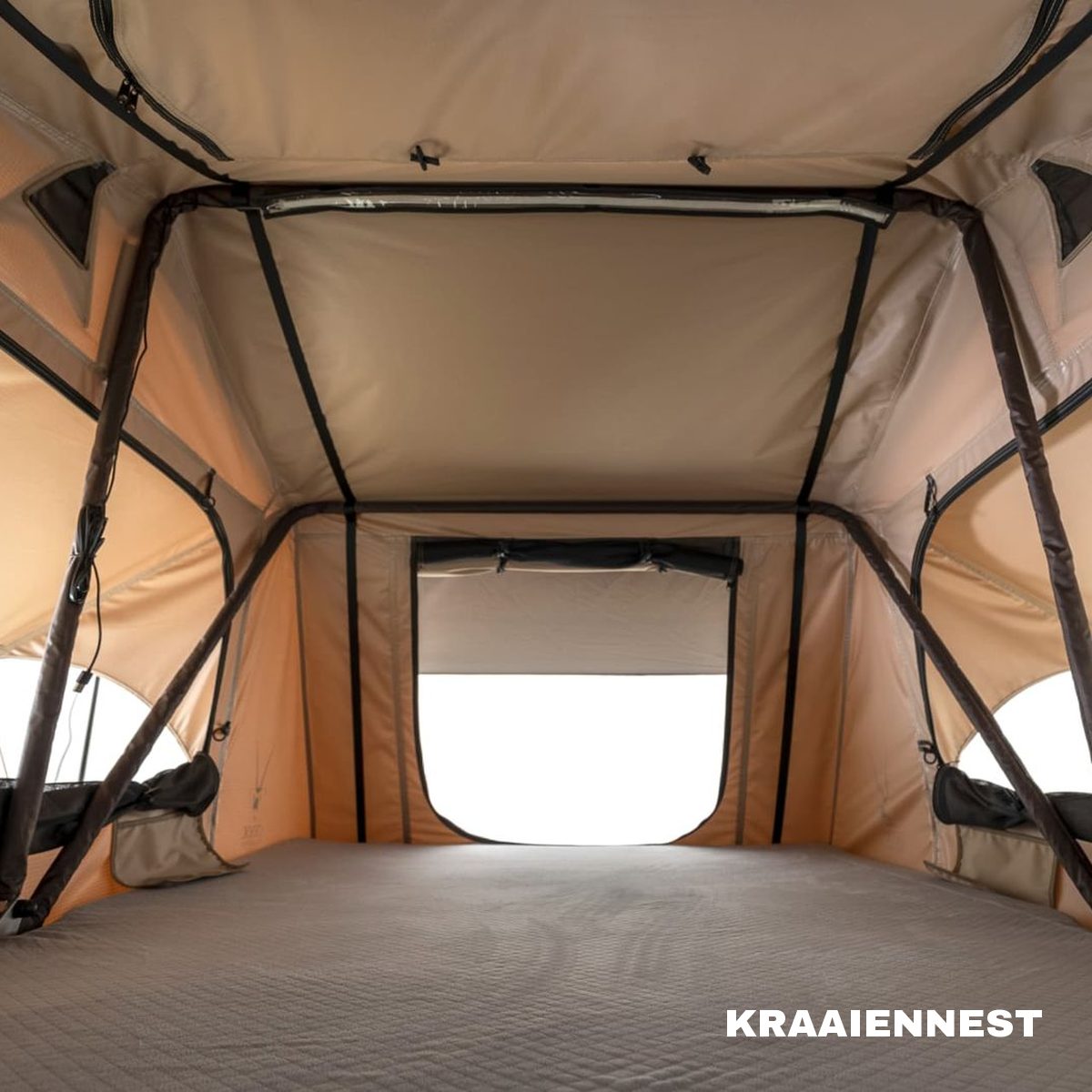 Binnenkant Kraaiennest Duinrand Wedge met 60 mm matras en geanodiseerd aluminium frame